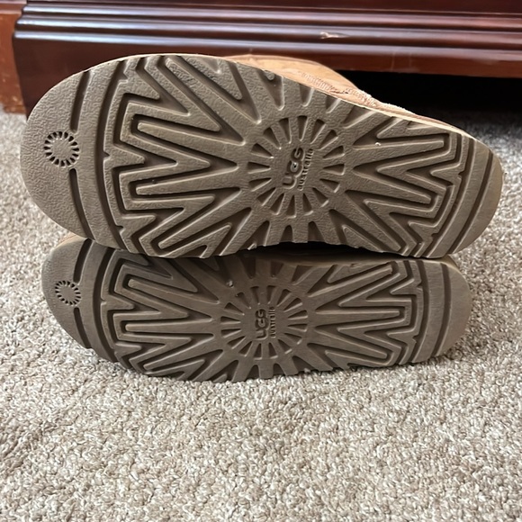 UGG BOOTS - Picture 3 of 3